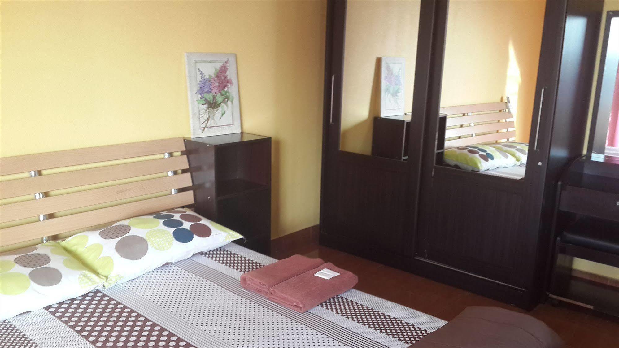 Benjaratch Boutique Apartment Бангкок Екстер'єр фото