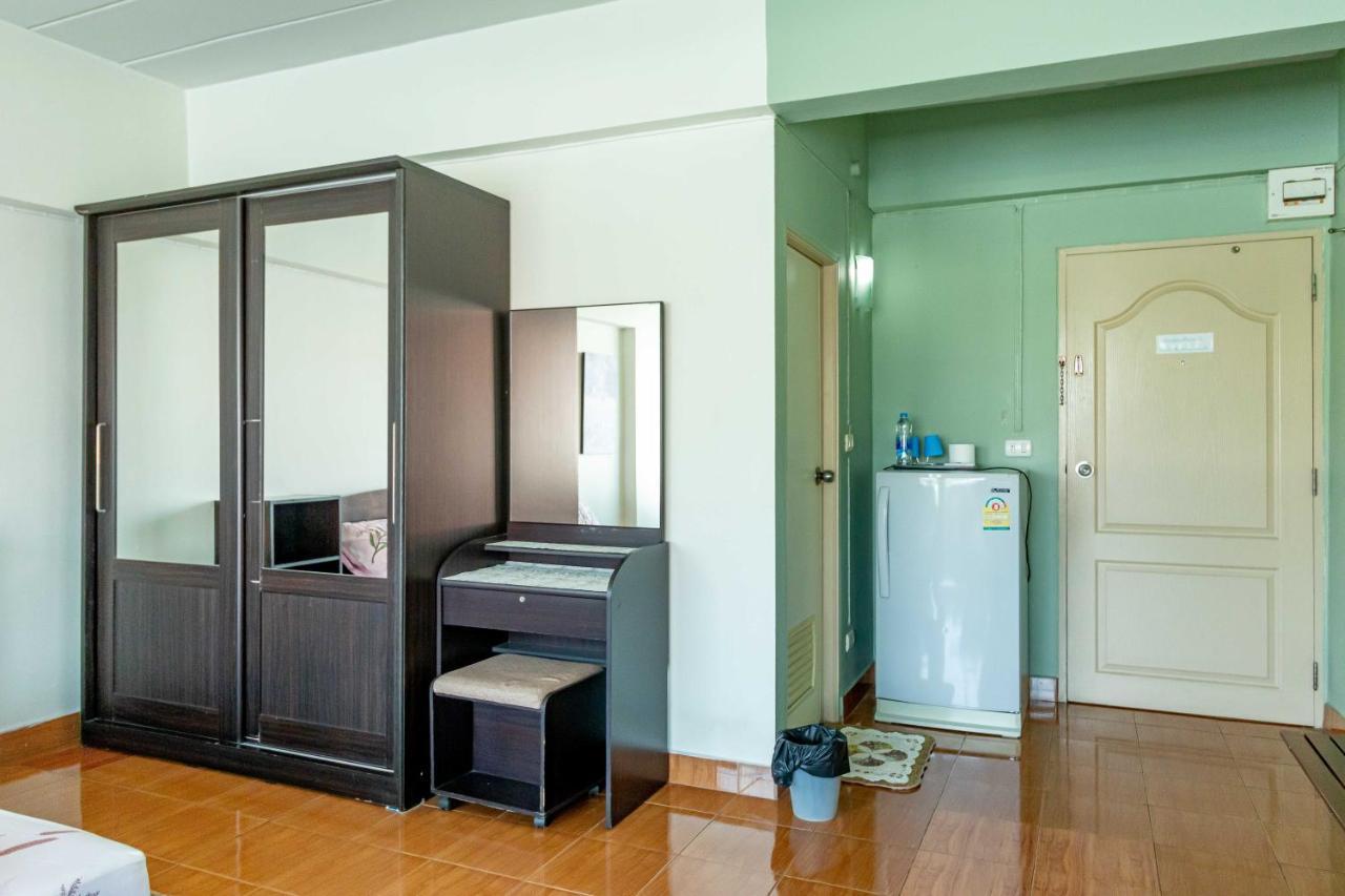 Benjaratch Boutique Apartment Бангкок Екстер'єр фото